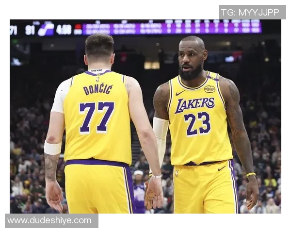 詹姆斯连续15场上双，领衔湖人逆转鹈鹕取胜