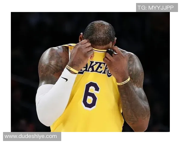 夕阳队核心球员受伤，季后赛前景堪忧