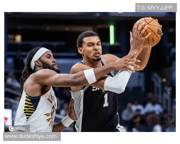 文班亚马法国队首场比赛狂砍27分震撼意大利引发NBA球探热切关注 文班亚马法国队首场比赛狂砍27分震撼意大利引发NBA球探热切关注