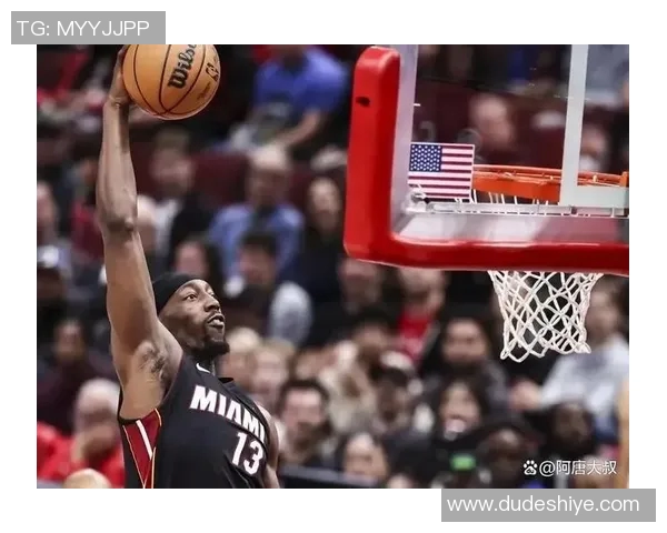 热火与公牛东部决赛第三场激战回顾球员表现与战术分析