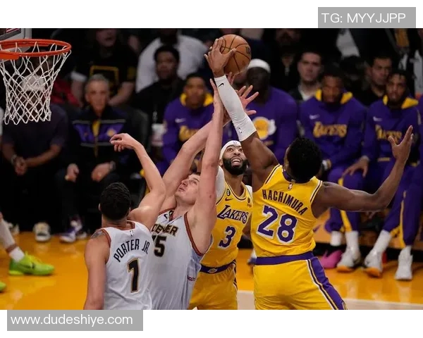 湖人对阵掘金精彩直播全程回顾与赛后分析尽在新浪体育