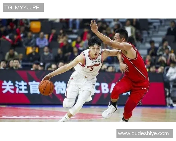 胡明轩：从青涩少年到篮球场上的璀璨明星之路