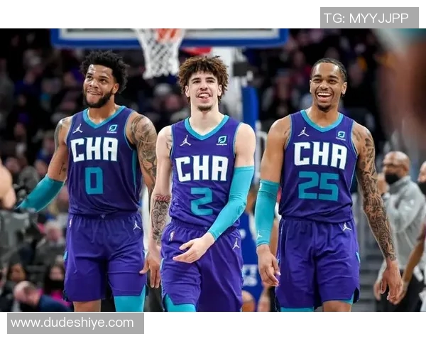 湖人对阵黄蜂精彩比赛录像回顾全场亮点与精彩瞬间分析 湖人对阵黄蜂精彩比赛录像回顾全场亮点与精彩瞬间分析