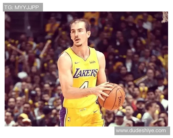亚历克斯卡鲁索如何在NBA赛场上展现出色的防守与团队合作精神